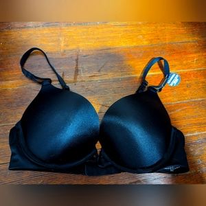 NWT Victoria's Secret Bombshell Bra- 32B